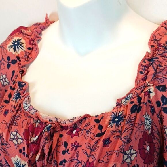 Coco + Jamieson floral smocked peasant top size small - Picture 4 of 9